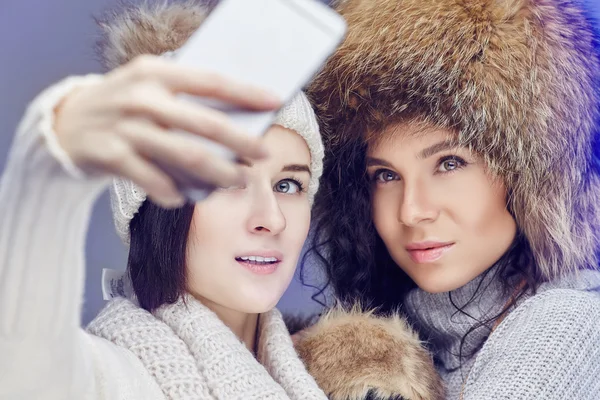 Kvinnor i vinterkläder. — Stockfoto