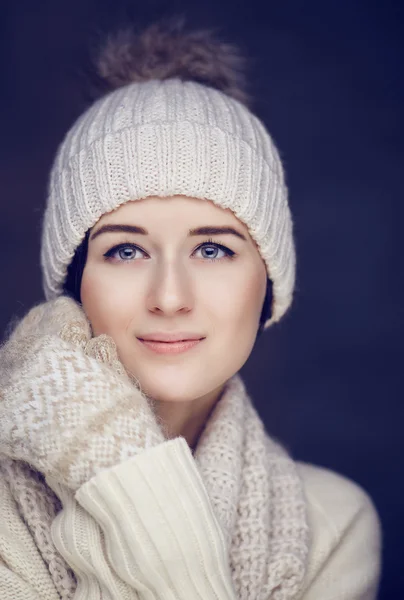 Portrait of cute brunette woman. — Stock Photo, Image