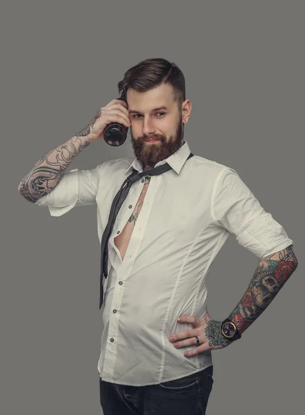 Sakallı adam tattooes ile — Stok fotoğraf