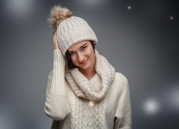 Uma menina em roupas de inverno . — Fotografia de Stock