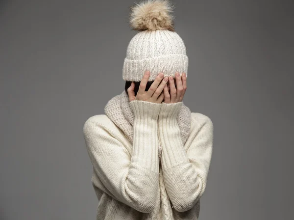 A girl in winter clothes. — Stock Photo, Image