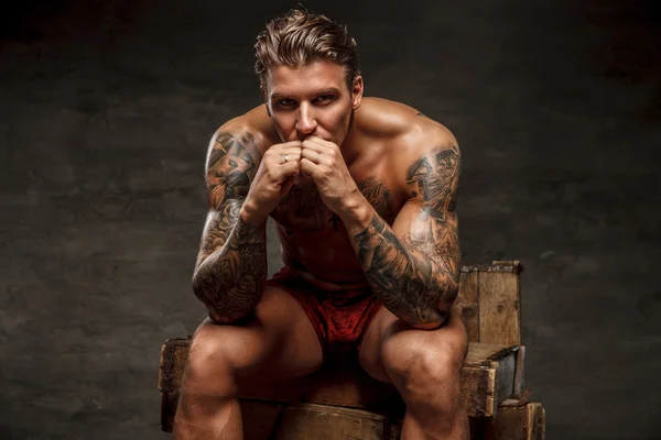 Shirtless svalnatý muž — Stock fotografie