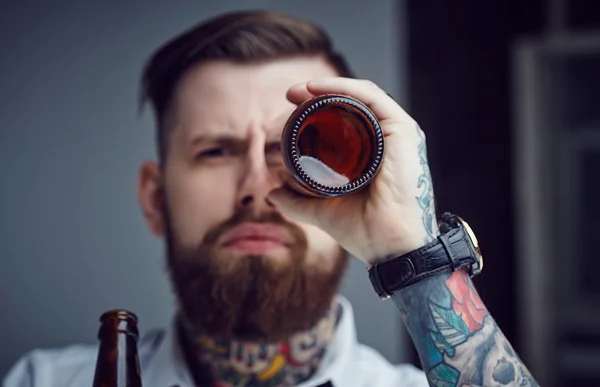 Barba tatuata uomo — Foto Stock