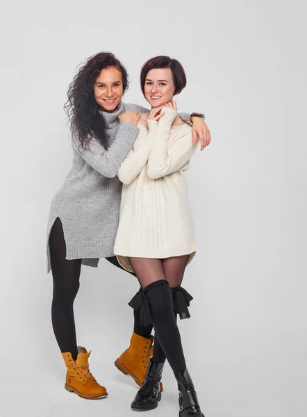 Две женщины в зимней одежде . — стоковое фото