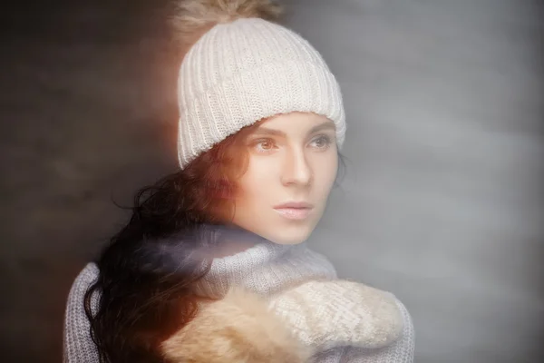 A woman in warm clothes. — Stock Photo, Image