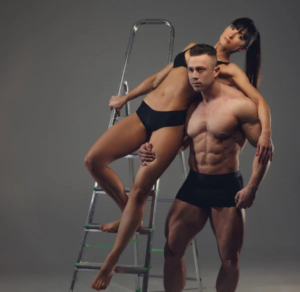 Stilvolles Fitnesspaar — Stockfoto