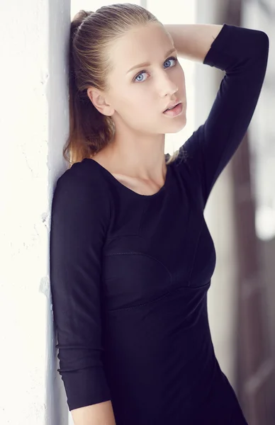 Vrouw met blauwe ogen — Stockfoto