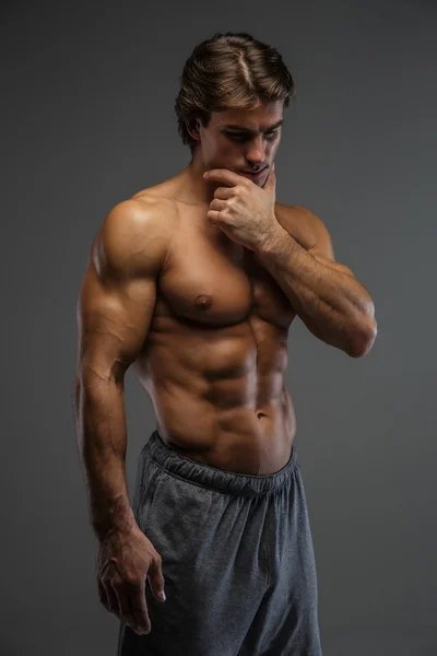 Muscular guy isolated on a grey background. — Stock Photo, Image