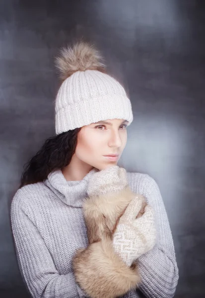 Woman in warm winter pullover. — Stock Photo, Image