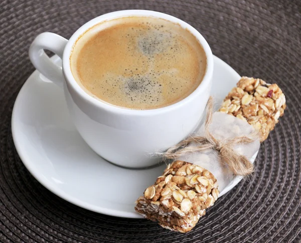 Coffee in White Cup and Granola Bar — Stock Photo, Image