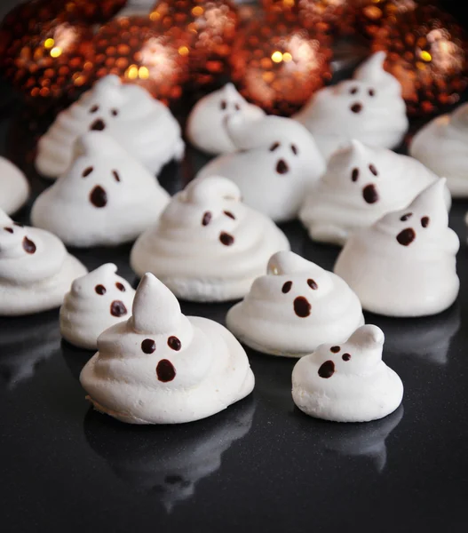 Funny meringue ghosts for Halloween party — Stock Photo, Image