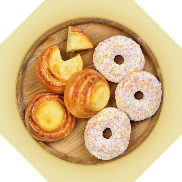 Wooden dish of cheese pies and donuts. — Stock Photo, Image