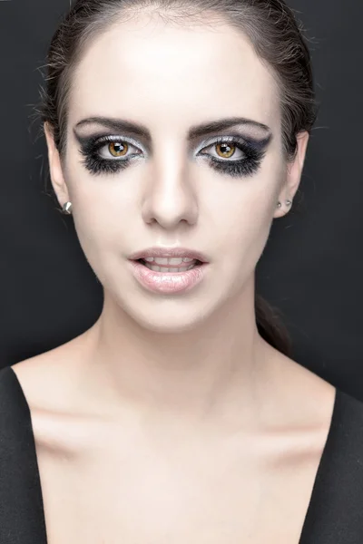 Beautiful woman with stage make up. — Stock Photo, Image