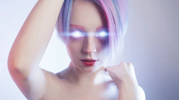 Jente som en robot med glødende øyne – stockfoto