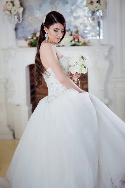 肖像一束鲜花的美丽新娘。婚礼装饰 — 图库照片