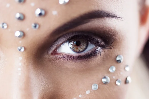 Closeup of eye luxury party make-up. Beauty woman makeup with crystals on face — Stock Photo, Image