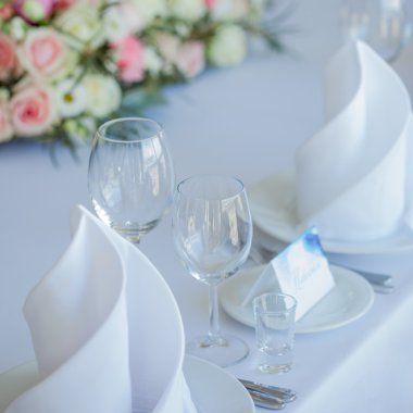 Gözlük Restoran. Tablo randevular. Düğün, çiçek dekor