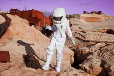 Mars fütüristik astronot başka bir gezegende. Tonlama etkisini resimle