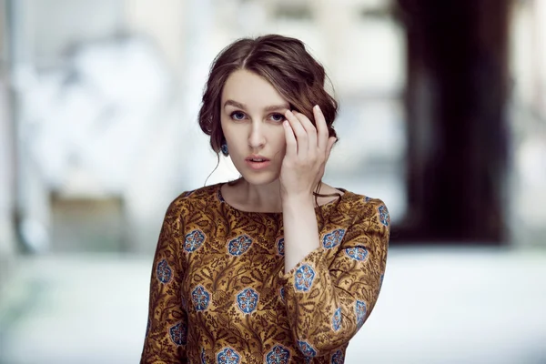 Beautiful romantic girl on the street, portrait, close-up — Stock Photo, Image