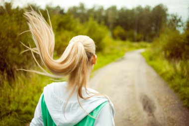 Kızlar runner road, sabah koşu geri