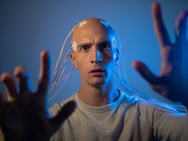 Teknolojiyle ilgili tehlikeler, insan türü değişimi, evrim ve dehşet..