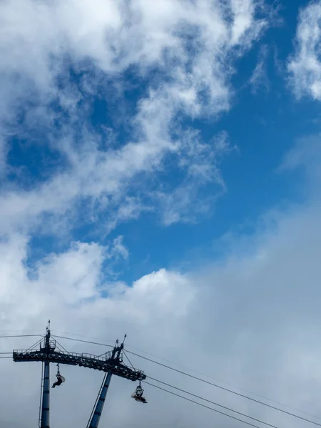 Yaz tatilleri, güzel manzaralar, dağlarda seyahat etmek için altyapı.. — Stok fotoğraf