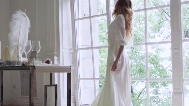 Beautiful elegant bride in a simple white wedding dress — Stock Video