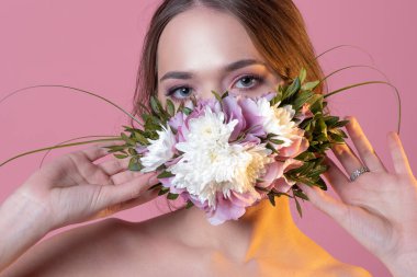 Mesafenizi koruyun ve ilkbaharda koruma kullanın.,