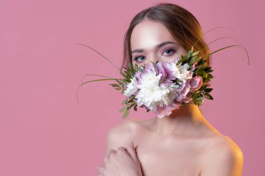 Modaya uygun yüz maskesi, taze ve canlı, çiçek kokulu..