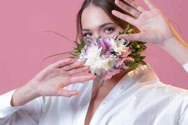 Mesafenizi koruyun ve ilkbaharda koruma kullanın.,