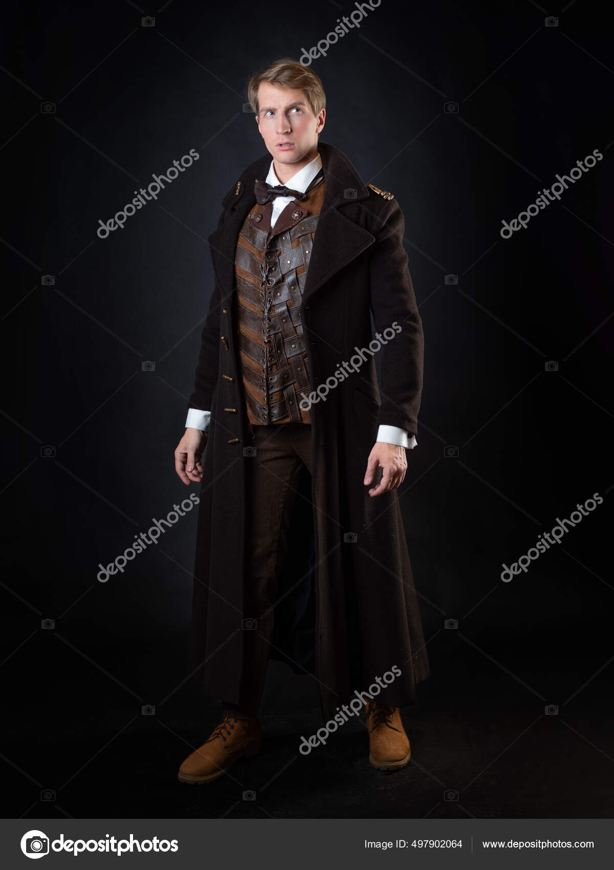 Personaje de la historia steampunk un joven atractivo en un elegante abrigo largo Foto de stock 497902064 KrisCole