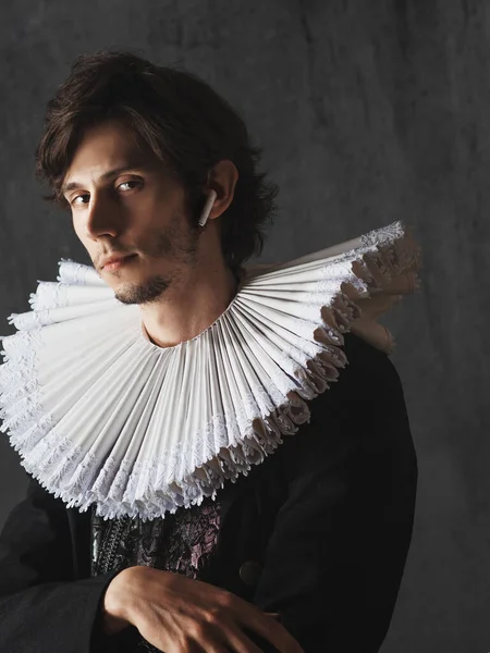 Study the history of art, an audio guide. young man in medieval collar and suit — Stock Photo, Image