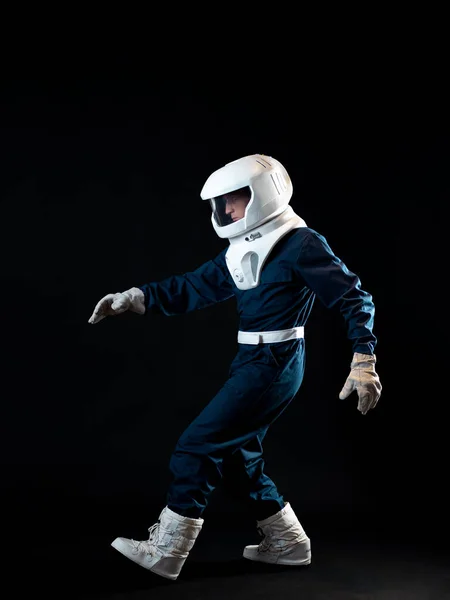 An astronaut walks in low-gravity conditions. The hero — Stock Photo, Image