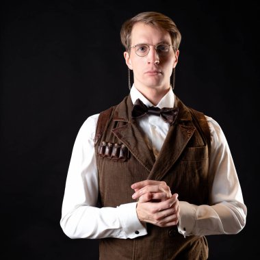 Viktorya dönemi tarzında zeki bir beyefendi. Eski model.