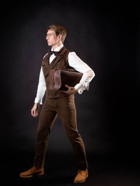 Viktorya dönemi tarzında zeki bir beyefendi. Eski model.