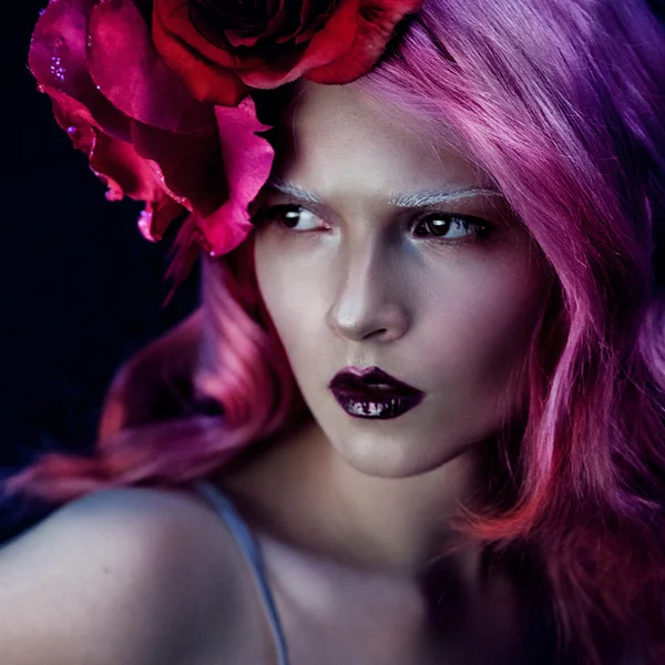 분홍색 머리를 가진 아름 다운 소녀 — 스톡 사진