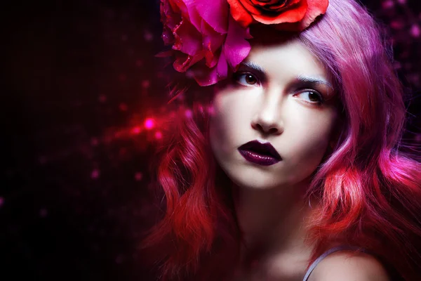 Belle fille aux cheveux roses — Photo