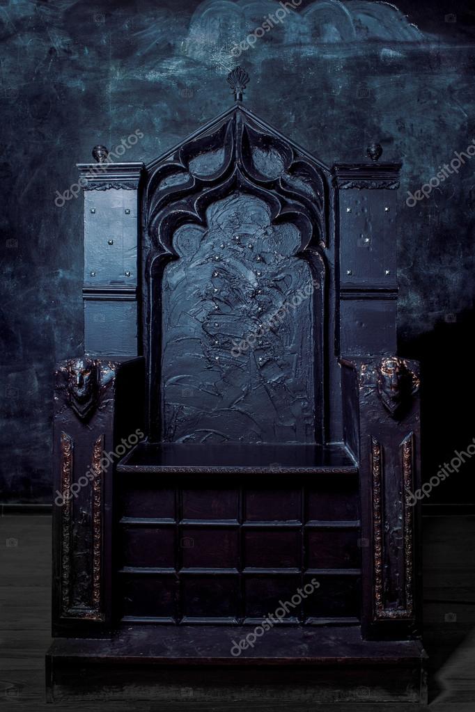three dark thrones three dark thrones