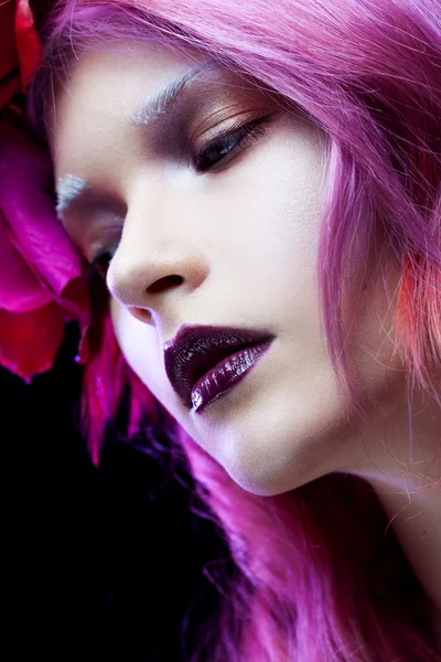 Menina bonita com cabelo rosa, close-up — Fotografia de Stock