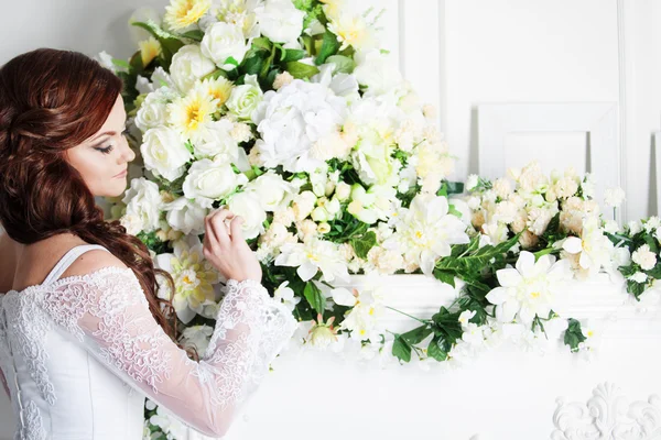 Portret van mooie bruid. bruiloft decoratie — Stockfoto