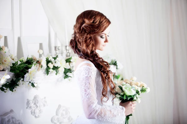 Portrait of beautiful bride. Wedding dress. Decoration — Stock Photo, Image