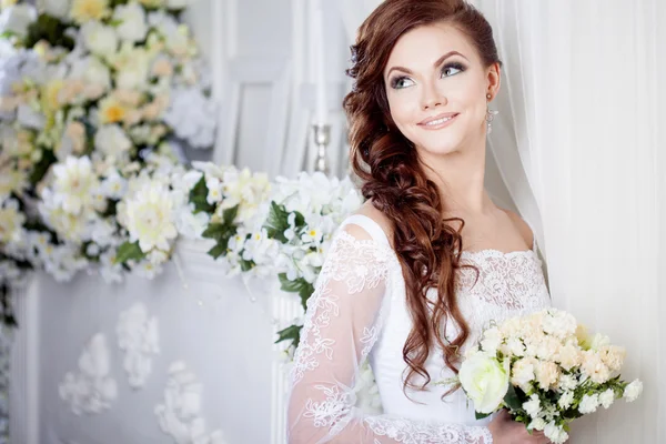 Portrait of beautiful bride. Wedding dress. Decoration — Stock Photo, Image