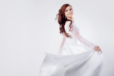 Güzel gelin gelinlik, beyaz arka plan