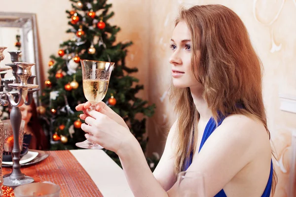 Retrato de meninas alegres na festa Cristmas — Fotografia de Stock