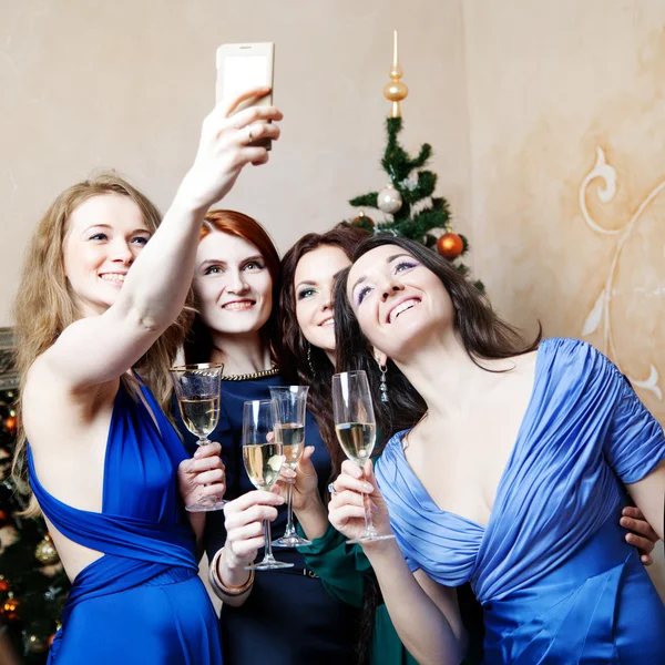 Retrato de meninas alegres na festa Cristmas — Fotografia de Stock