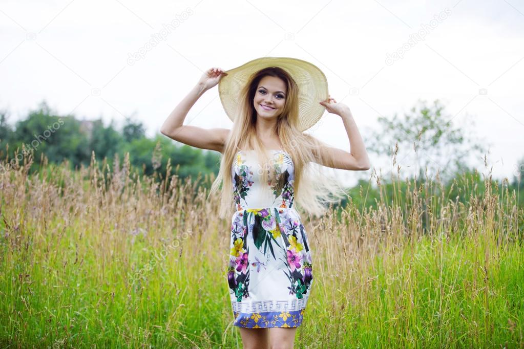   Beauty  women  in a straw hat alone with nature, freedom concept. 