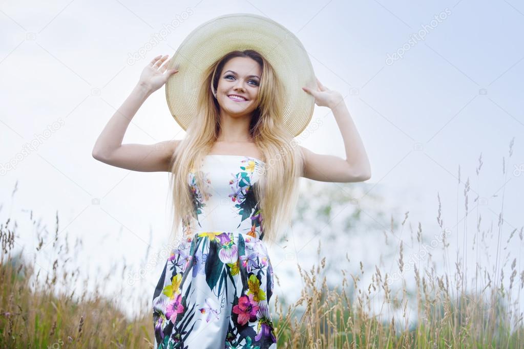   Beauty  women  in a straw hat alone with nature, freedom concept. 