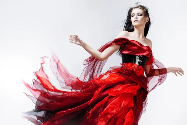 Photo de mode de jeune femme magnifique en robe rouge. Portrait studio Image En Vente