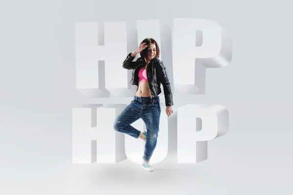 Joven bailarina con las palabras hip hop —  Fotos de Stock