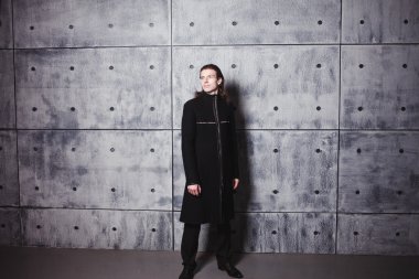 Studio moda ceket genç yakışıklı adamın.